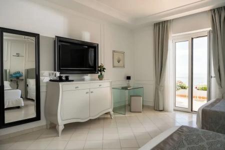 Eden Roc Suites - 111