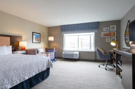 Hampton Inn & Suites West - 44