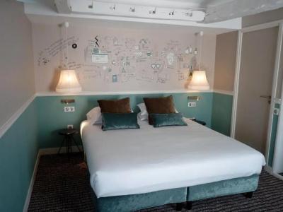 Hôtel des 3 Poussins - 93