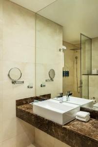 Four Points by Sheraton Production City - 35
