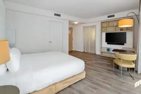 The Gabriel Miami Downtown, Curio Collection by Hilton - 5