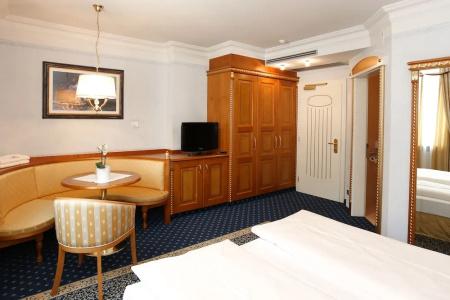 CityGoldener Adler B&B - 49