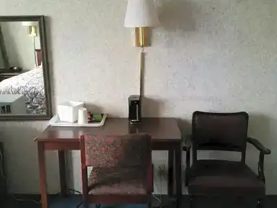 University and Suites - 21