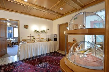 Garni Jennewein - 22