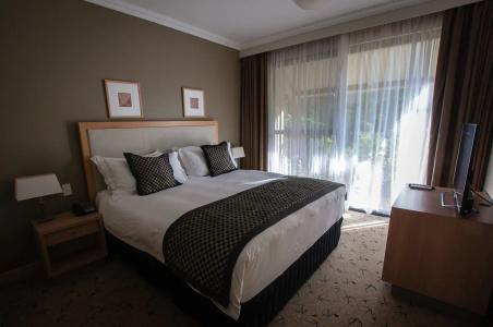Rydges - 6