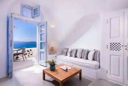 Pezoules of Oia - 38