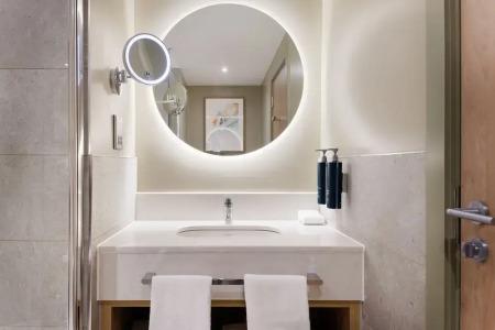DoubleTree by Hilton Bristol North - 60