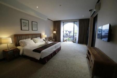 1825 Gallery - 104