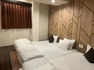 Livemax Esaka - 2