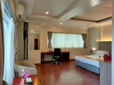 Grand United - Ahlone Branch - 240