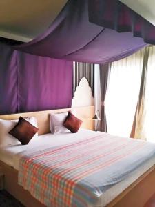 Nakorn De Hip - 70