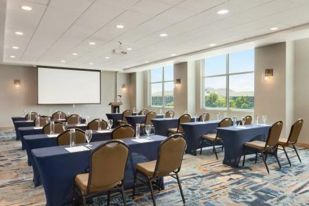 Holiday Inn & Suites, An Ihg - 33