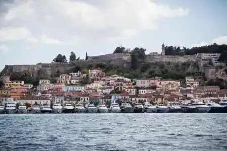 Acronafplia Pension B&D - 35