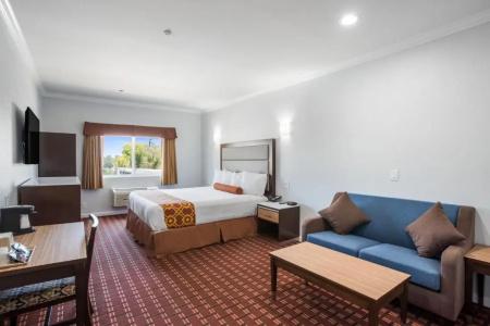 Rodeway Inn & Suites - - 33