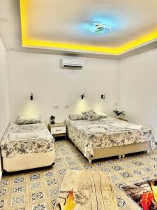 Rose Pension - 92