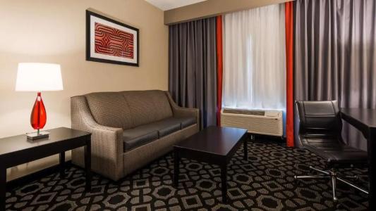 Best Western Plus Inn & Suites - 43