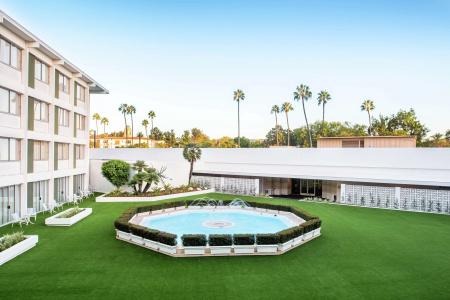 The Beverly Hilton - 19