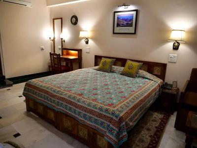 Arya Niwas - 143