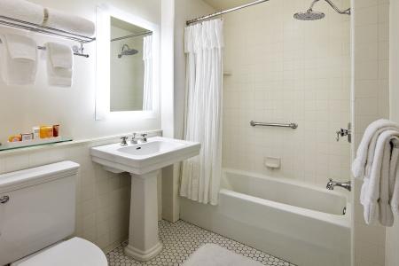 Glorietta Bay Inn - 17