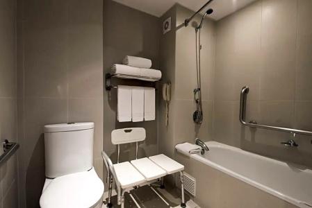 Holiday Inn Express -, An Ihg - 70