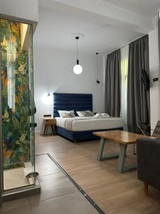 Maroon Bottle Boutique Suites - 27