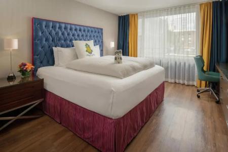 Staypineapple, Rose, Downtown Portland - 25