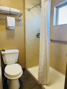 Best Western Royal Sun Inn & Suites - 34