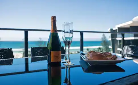 Ambience on Burleigh Beach - 13