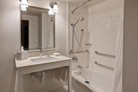 Four Points by Sheraton - 64
