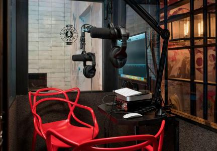 Moxy Chicago Downtown - 42