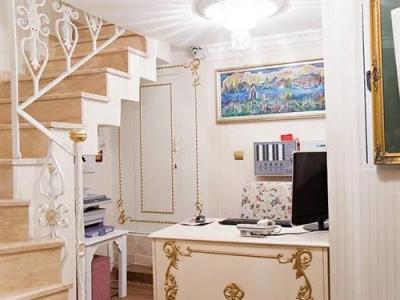 Romantic Mansion - 1