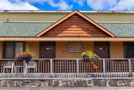 Lake Crest Inn - 82