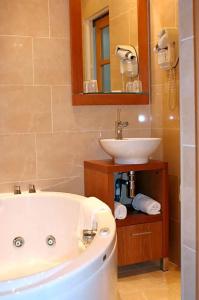 Best Western Le Cheval Blanc -Centre- Vieux Port - 123