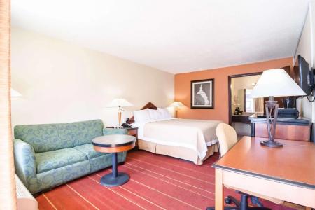 Rodeway Inn & Suites Southeast - 31