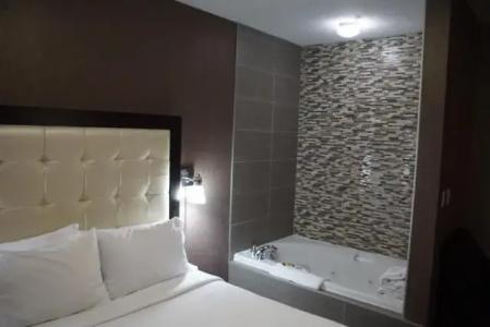 Four Points by Sheraton & Suites West - 41