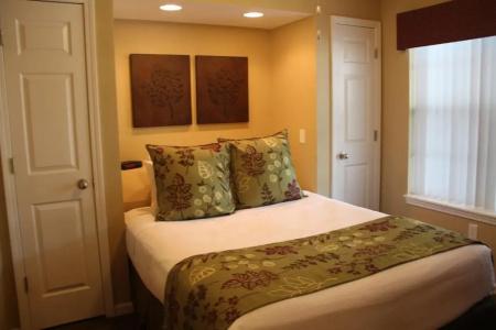 Grand Crowne by Capital Vacations - 207