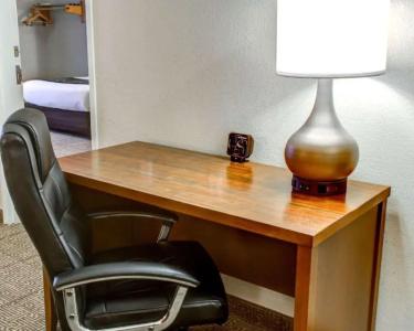 Comfort Suites South - 41