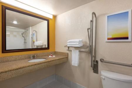 Days Inn by Wyndham Miami International Airport - 43