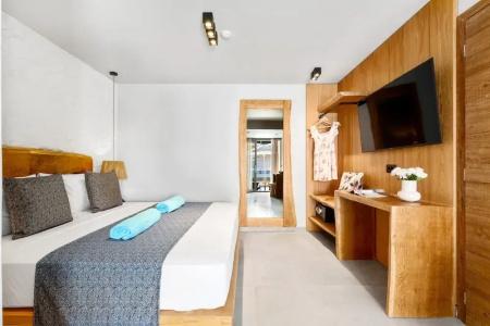 Emily's Luxury Suites - 35