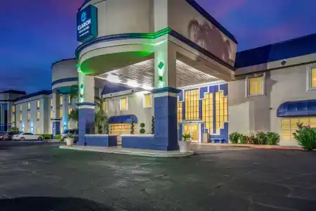 Clarion Inn & Suites Central Beach - 34