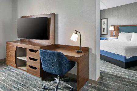 Hampton Inn and Suites Downtown - 157