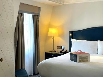 The Waldorf Hilton - 3