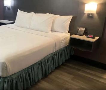 La Quinta Inn by Wyndham Bakersfield South - 18