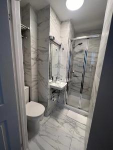 Tudor Court - 32