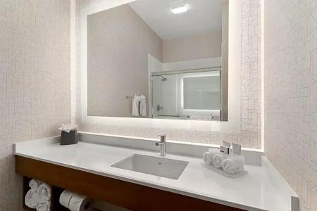 Holiday Inn Express Vancouver North - 60