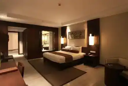 Crowne Plaza Danang - 35
