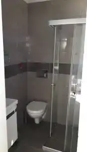 r House - 18