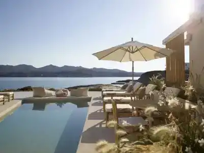 White Pebble Suites - 12