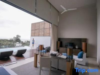 Veranda Pool Suite - 125