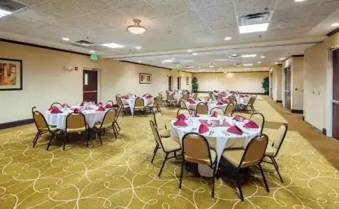 Hilton Garden Inn - 18